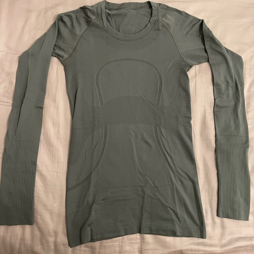Lululemon Swiftly Tech Long Sleeve size 4